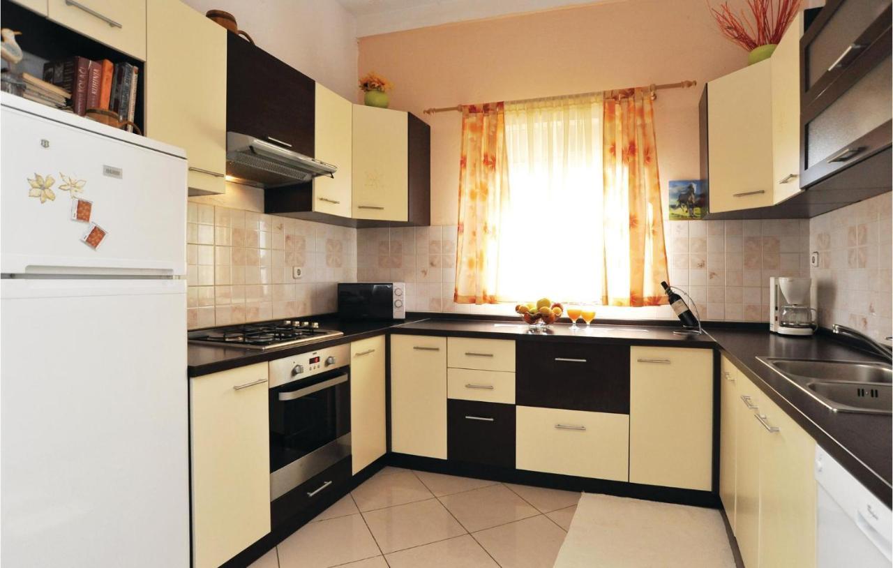 Beautiful Apartment In Maslenica With Kitchen エクステリア 写真