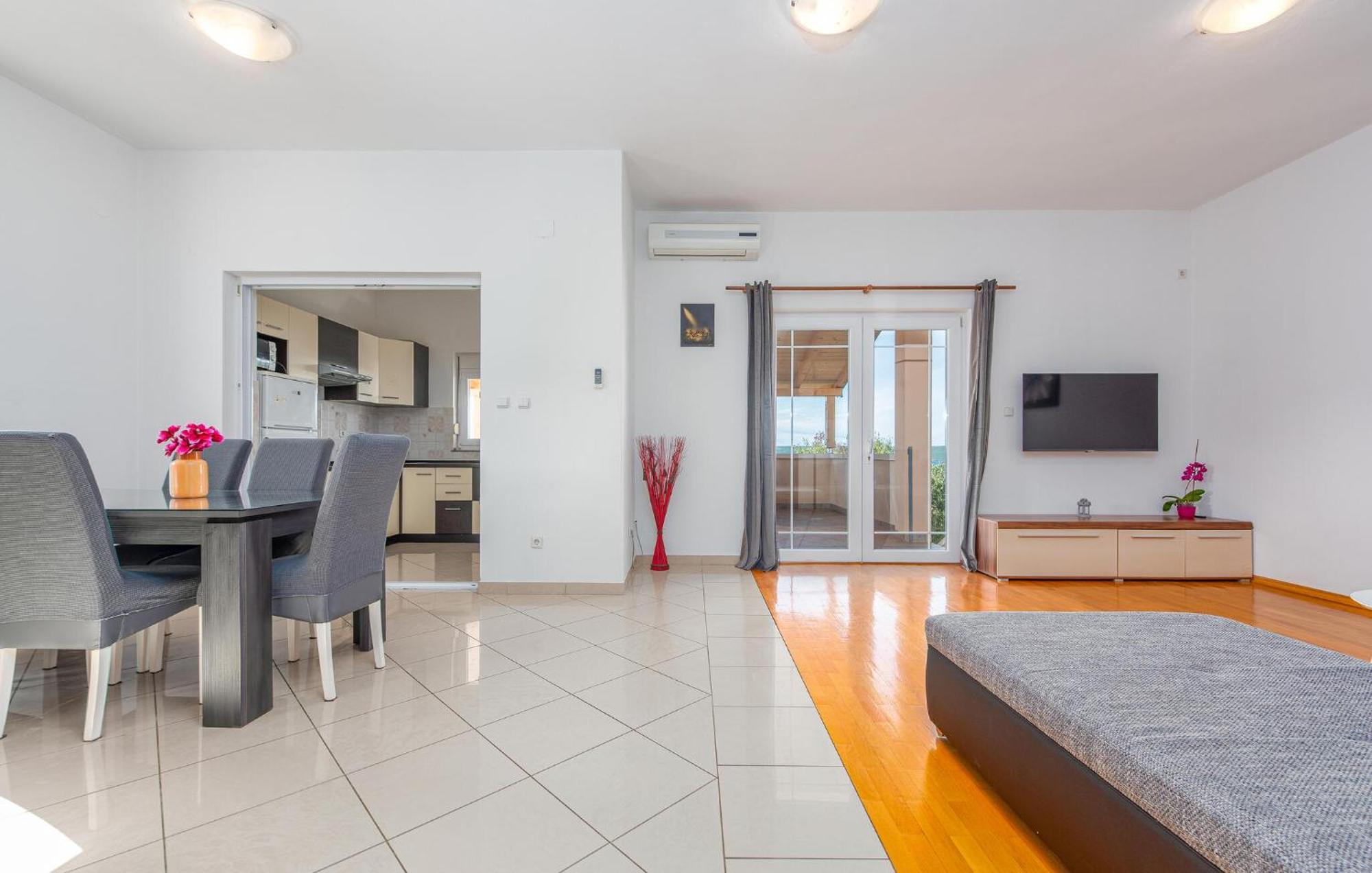 Beautiful Apartment In Maslenica With Kitchen エクステリア 写真